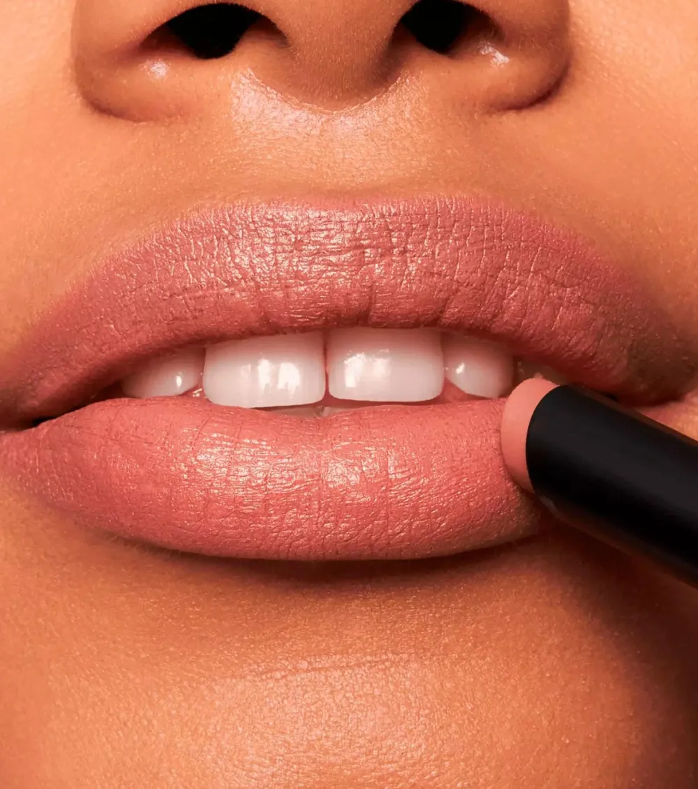 Barra de labios de larga duración acabado mate The Slim Stick - 101: Choc-o-holic>essence Clearance