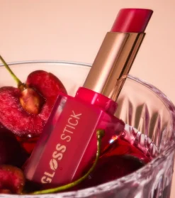 Barra de labios Pout Lip Gloss Stick - Sour Berry><noscript><img width=