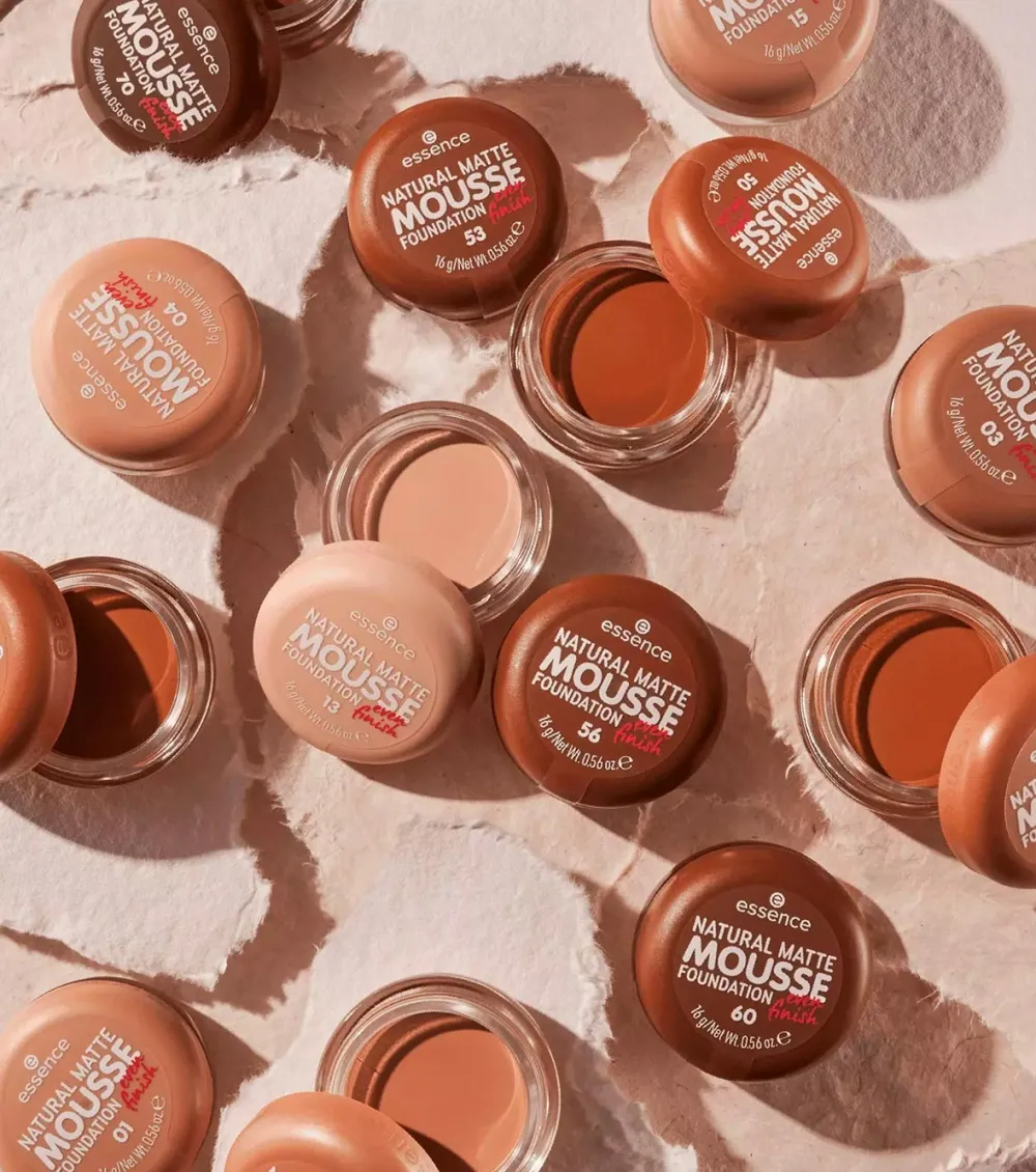 Base de maquillaje en mousse Natural Matte Mousse - 15>essence Clearance