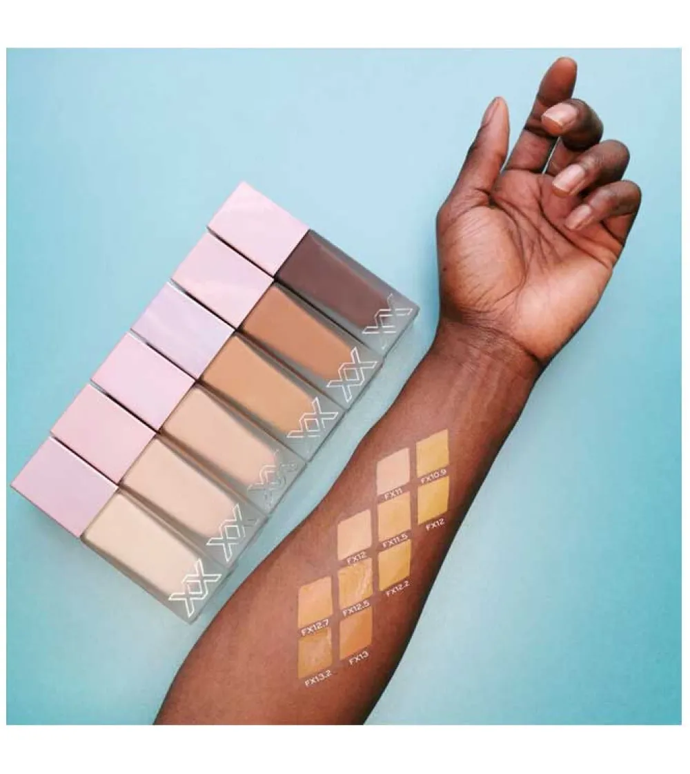 Base de maquillaje Glow Skin Fauxxdation - FX18.5>XX Revolution Sale