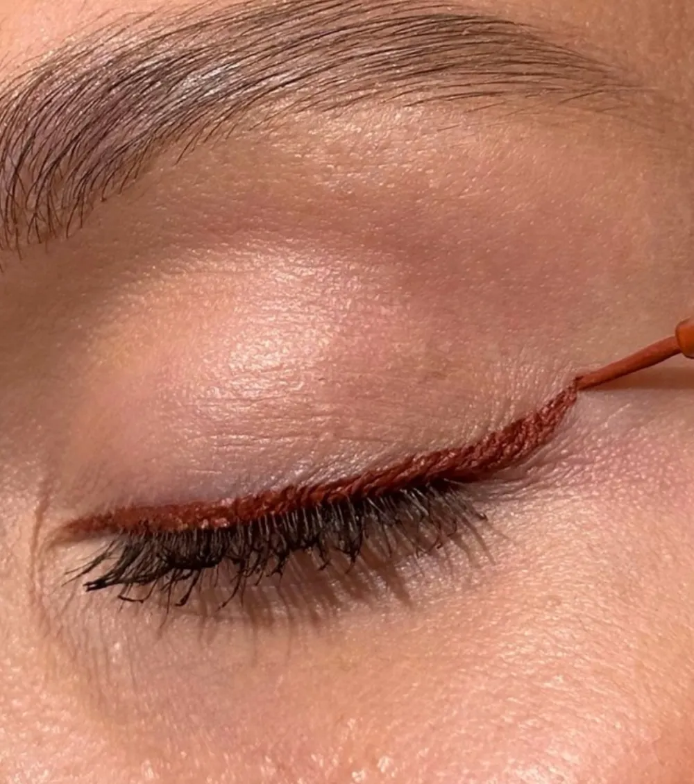 HYPOAllergenic - *Aura del Sol* - Delineador líquido de ojos Waterproof - 03: Brick Red>Bell Outlet