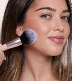 Brocha doble para rostro Soft Vegan Brush - MO. 02><noscript><img width=