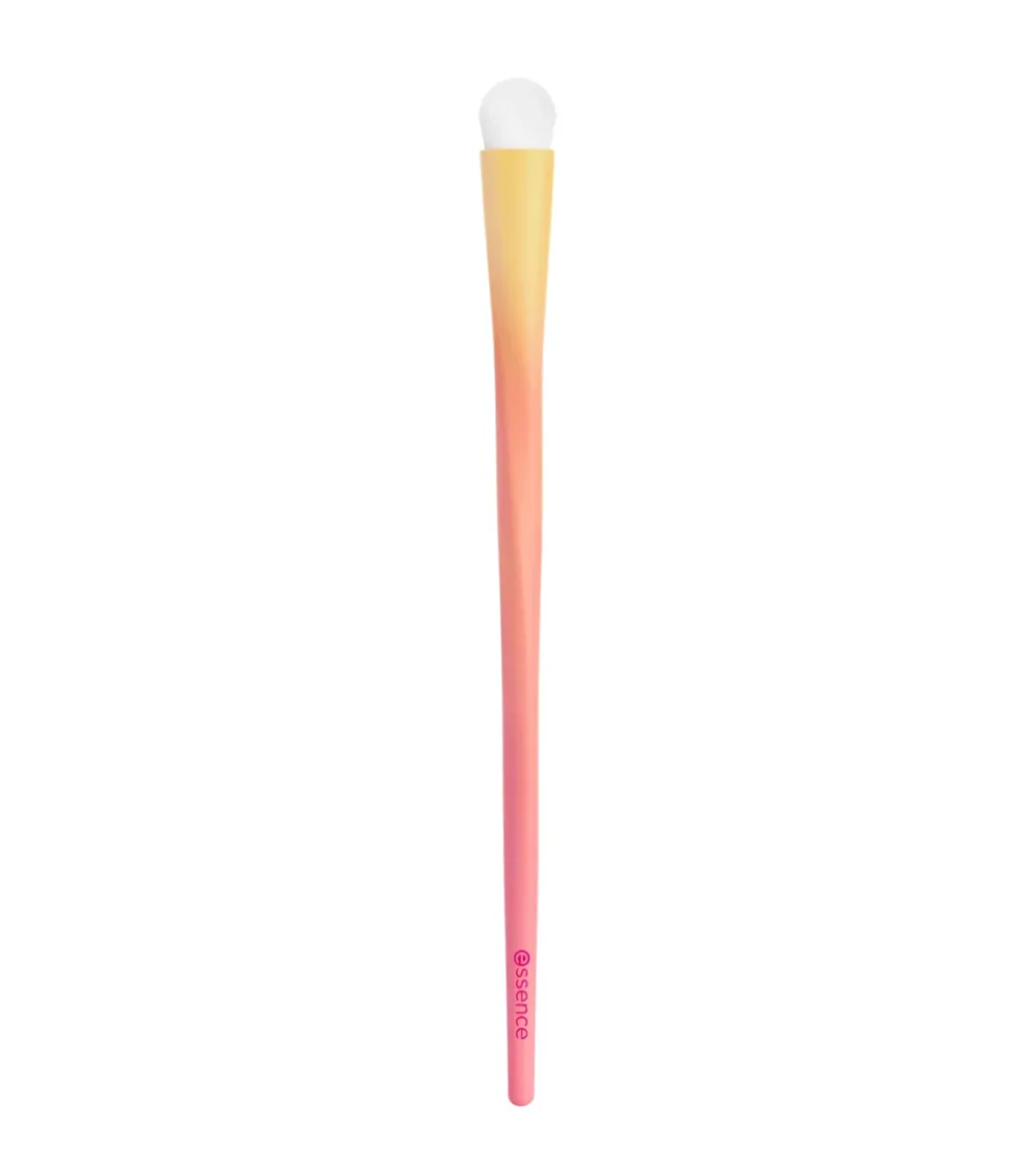 *Brush It Like It's Art* - Brocha para difuminar Throwing A Little Color>essence