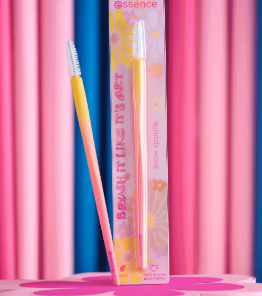 *Brush It Like It's Art* - Cepillo para cejas My Brow Game: A Piece Of Art>essence Online