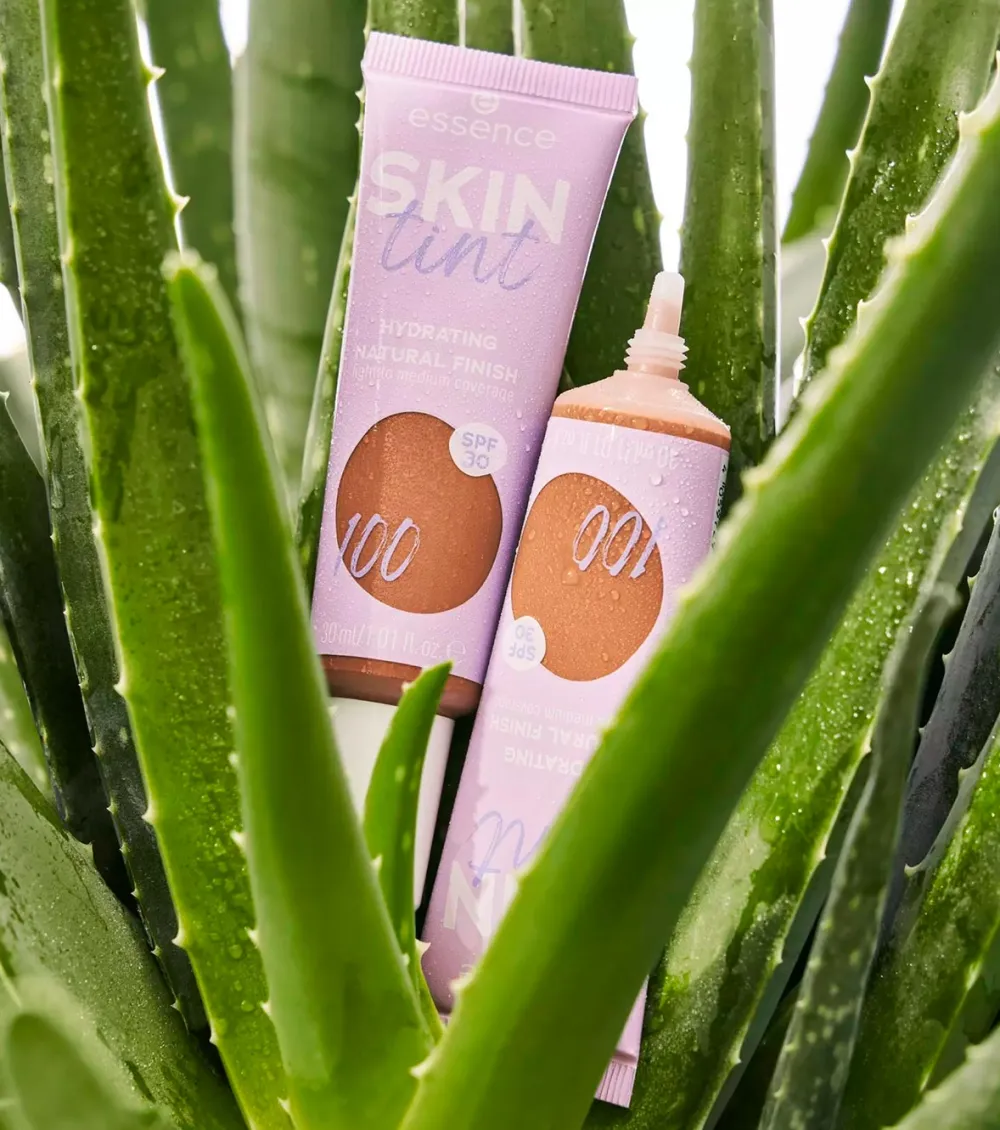 Crema hidratante con color Skin Tint - 100>essence New