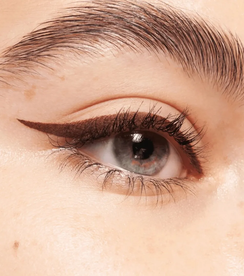 Delineador de ojos en gel Stay & Play Waterproof - 02: Brown>essence Outlet