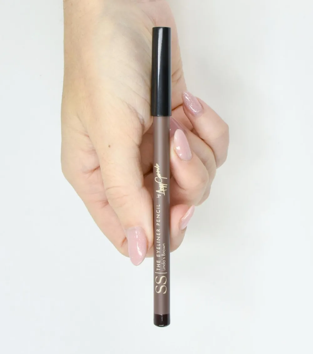 Delineador de ojos en lápiz Angy Garrido - Nunci´s Black>Double S Beauty