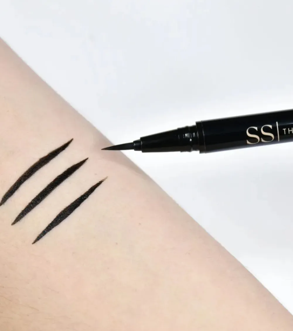 Delineador de ojos líquido Angy Garrido>Double S Beauty Discount