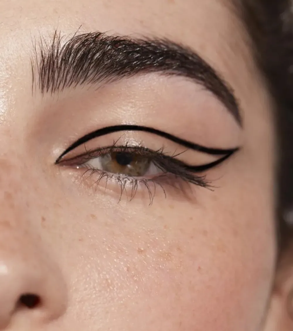 Delineador de ojos líquido Angy Garrido>Double S Beauty Discount