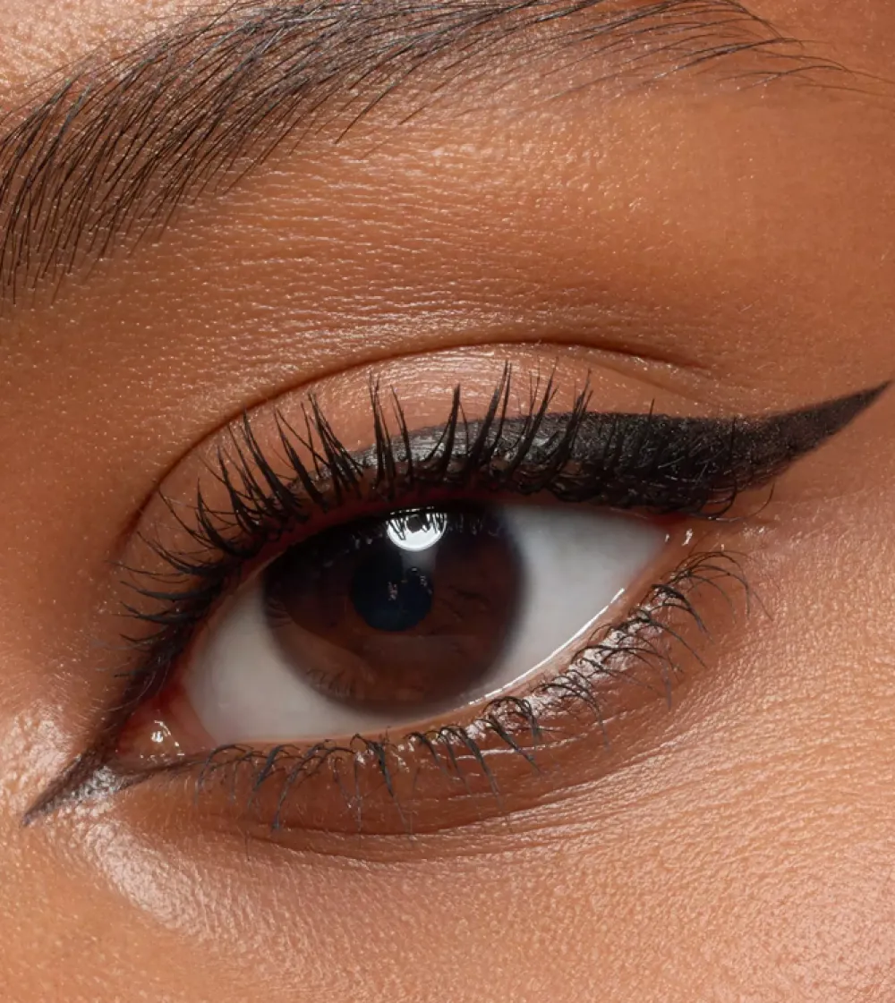 Delineador de ojos Superfino>essence Hot
