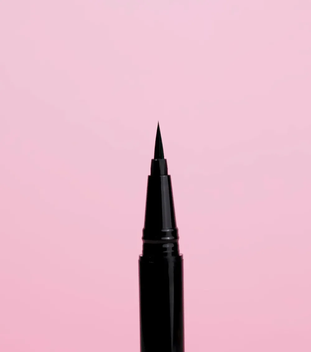 Delineador de ojos waterproof Black on Black>CORAZONA