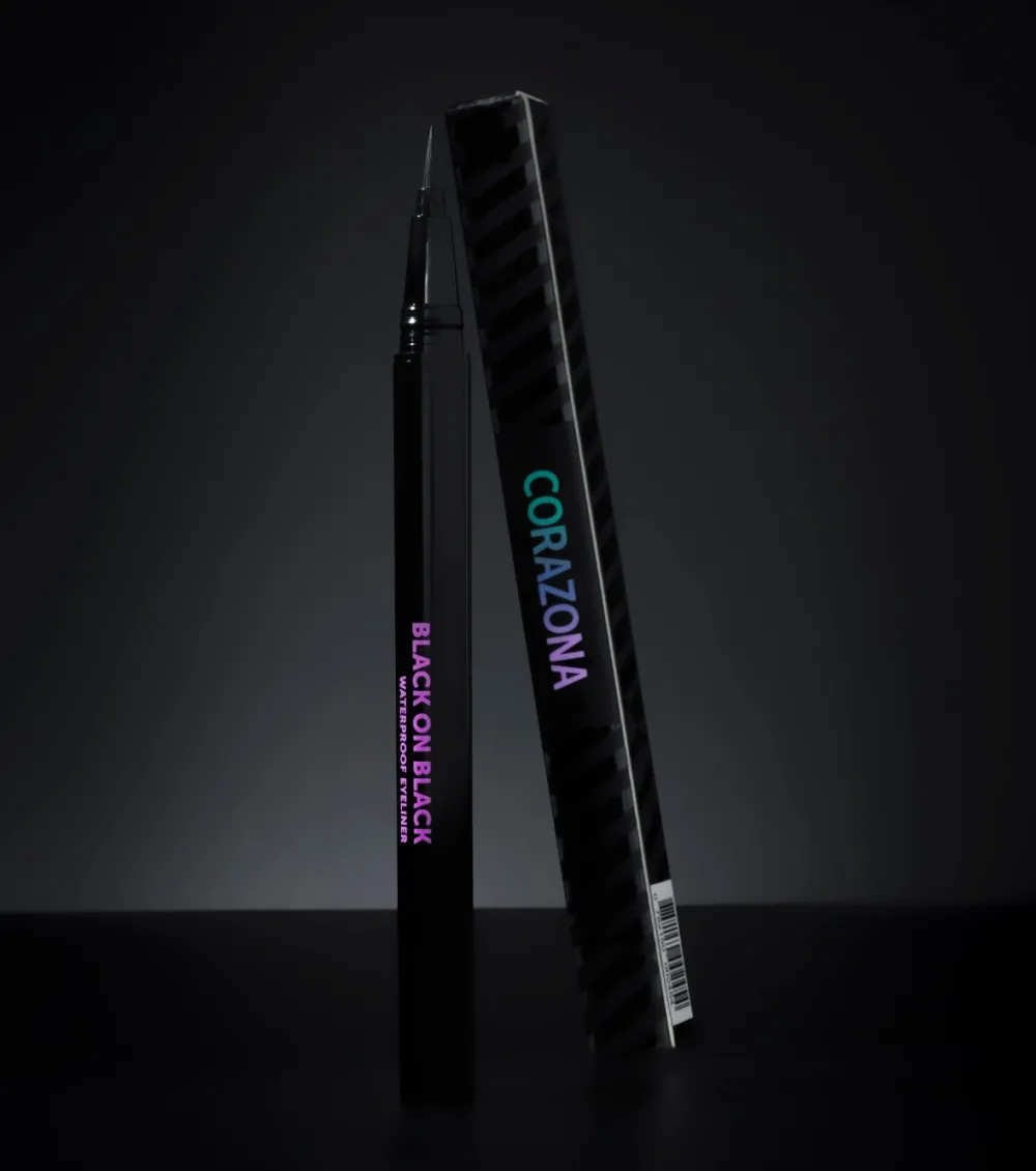 Delineador de ojos waterproof Black on Black>CORAZONA