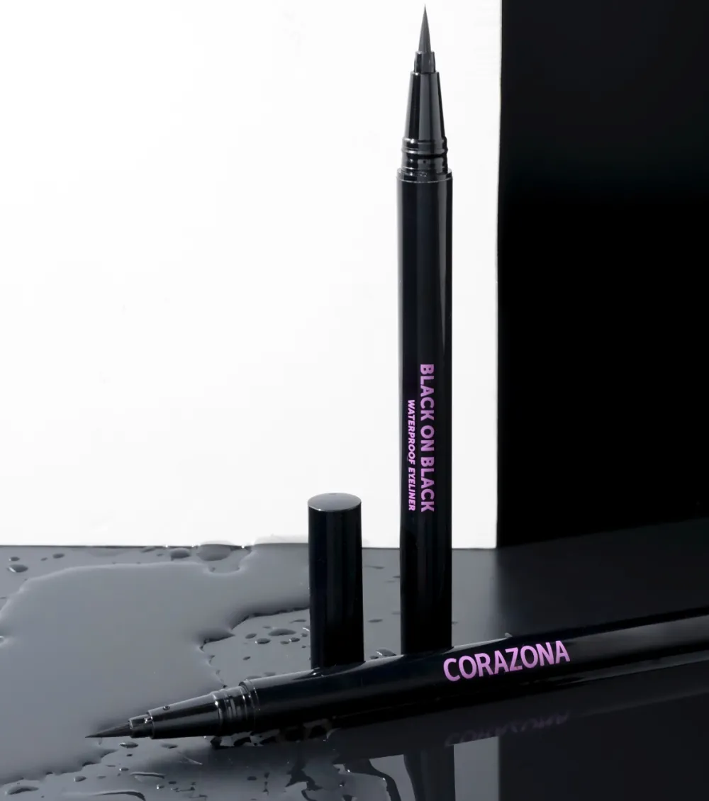Delineador de ojos waterproof Black on Black>CORAZONA
