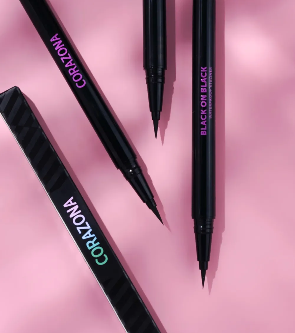 Delineador de ojos waterproof Black on Black>CORAZONA