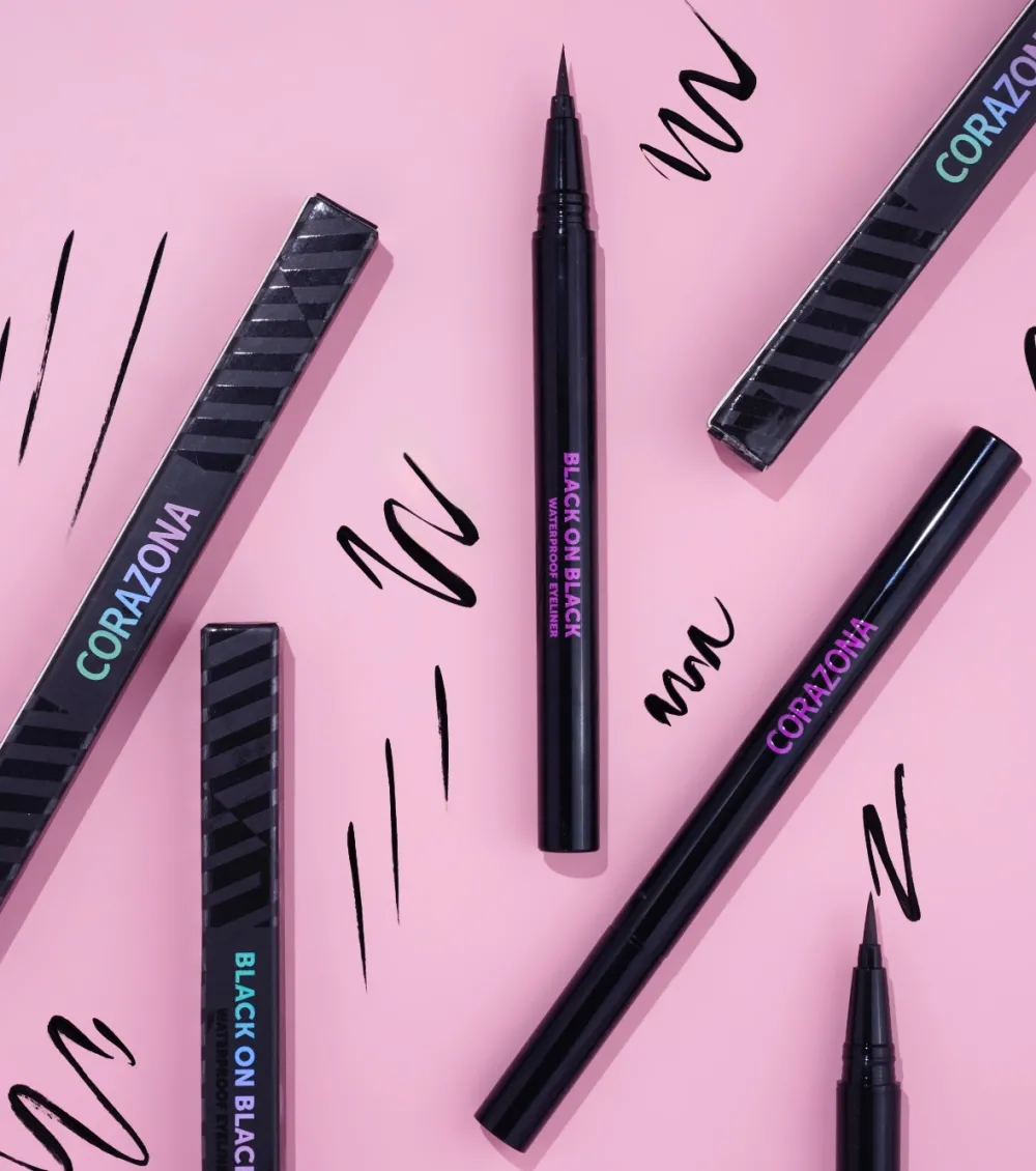Delineador de ojos waterproof Black on Black>CORAZONA