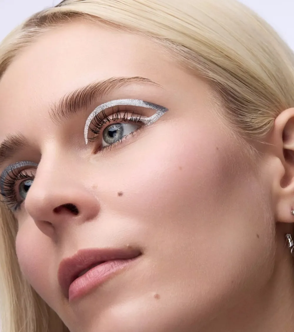 Eyeliner Space Glam Liquid Effect - 010: Moonstone Metallic>Catrice Sale