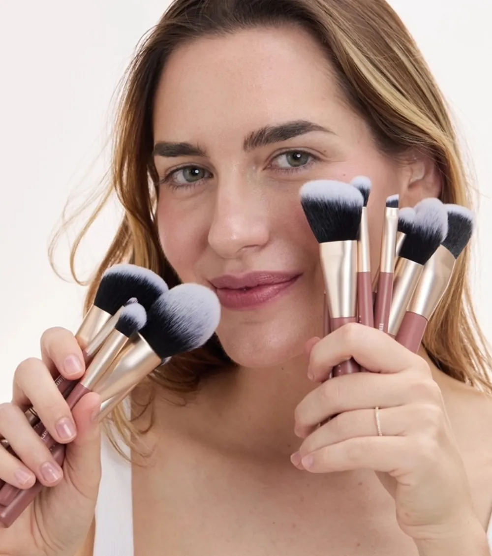 Kit neceser con 13 brochas Vegan Brushes>Maria Orbai Outlet