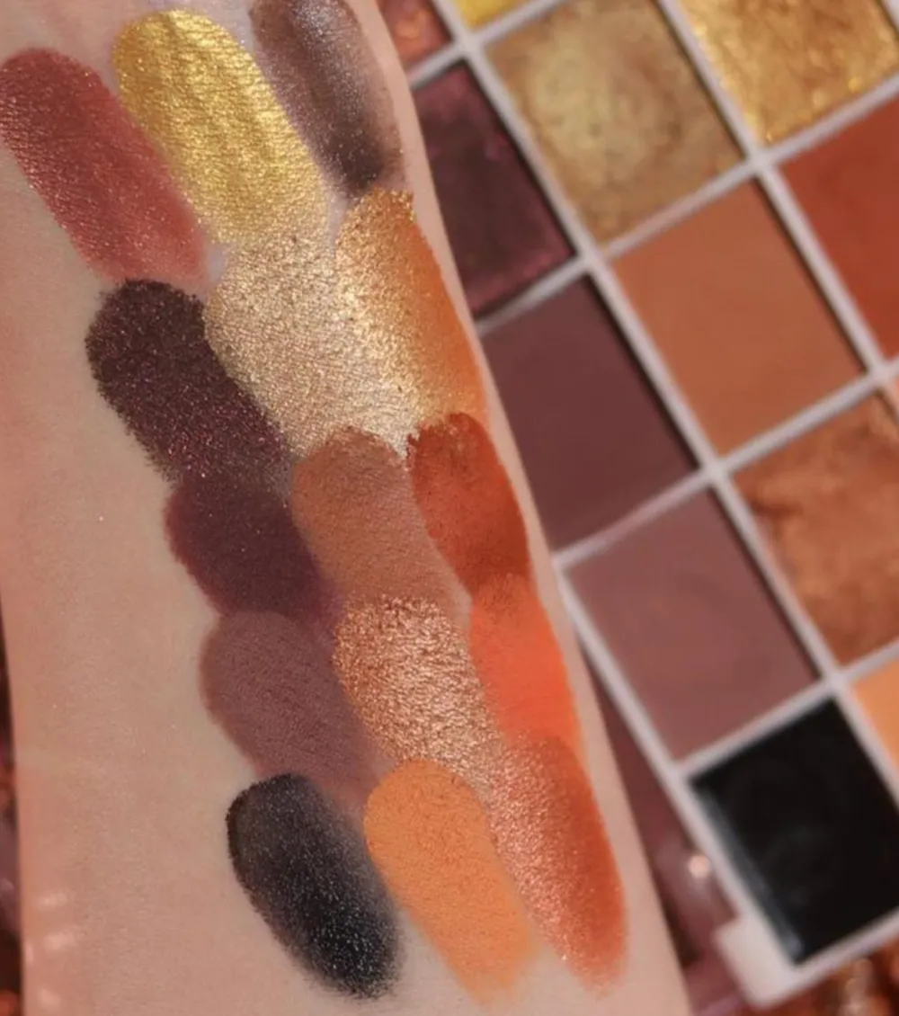 Paleta de pigmentos prensados Enamoured>Technic Cosmetics
