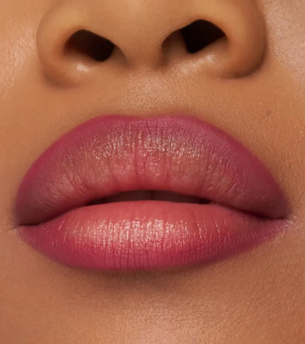 Perfilador de labios 8h Matte comfort - 20: Mauve Mirage>essence Hot