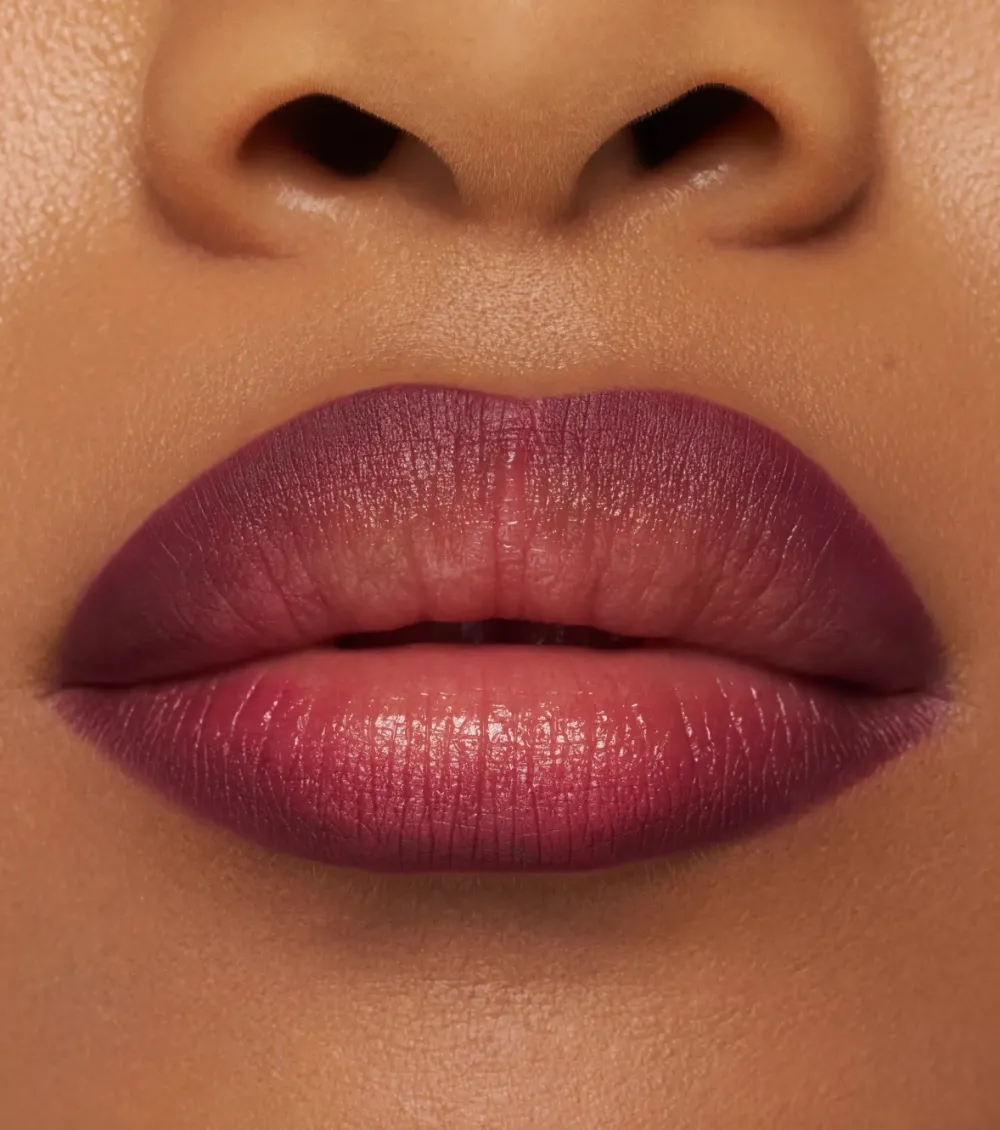 Perfilador de labios 8h Matte comfort - 19: Burgundy Bestie>essence Sale