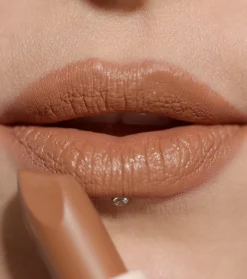 Revolution - Barra de labios satinada Lip Allure - Divine Brown><noscript><img width=