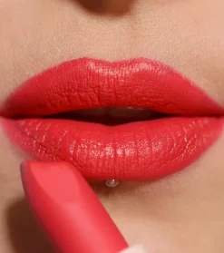 Revolution - Barra de labios satinada Lip Allure - Vibe Red>Makeup Revolution New