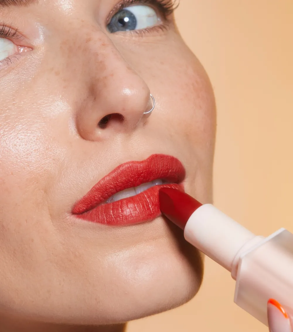 Revolution - Barra de labios satinada Lip Allure Soft Satin - CEO Brick Red>Makeup Revolution Outlet