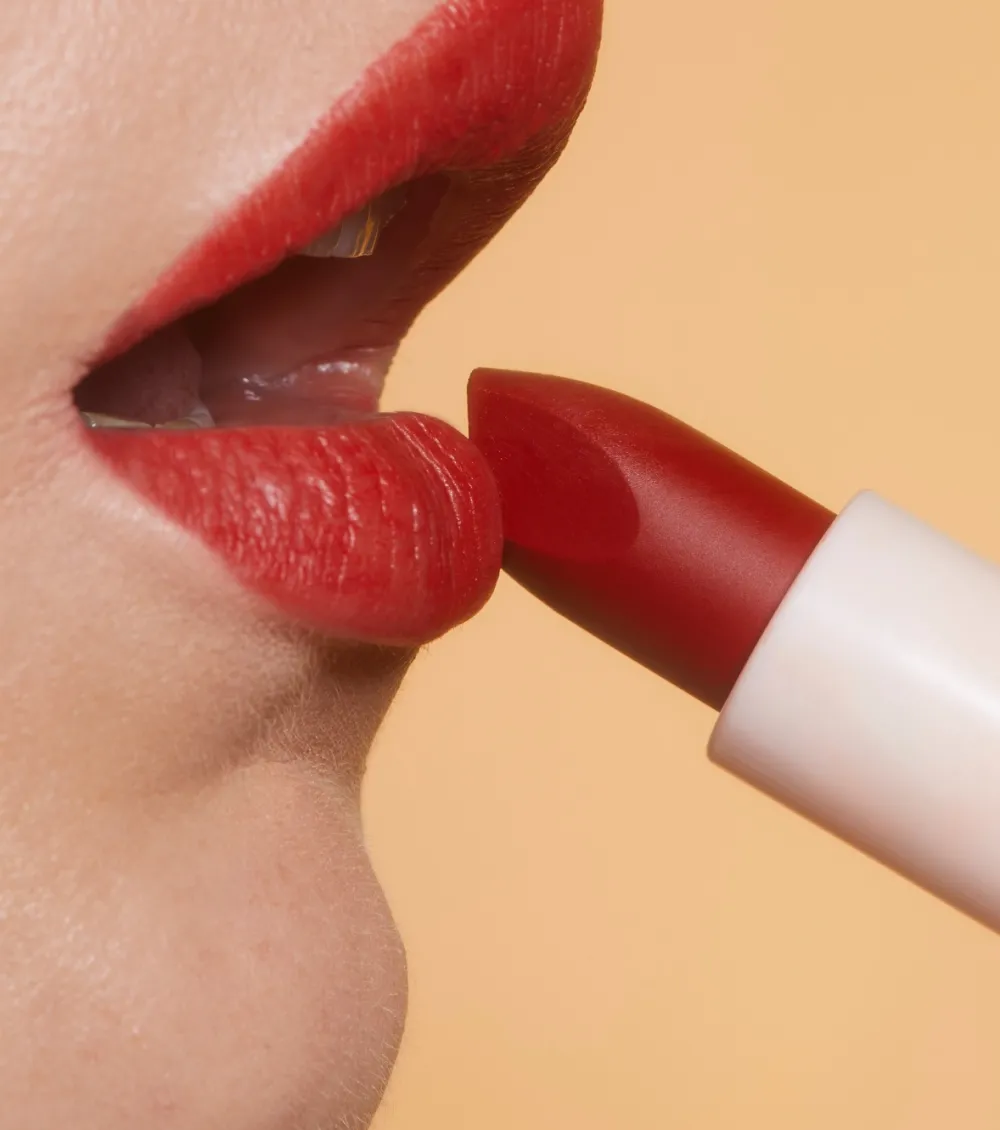 Revolution - Barra de labios satinada Lip Allure Soft Satin - CEO Brick Red>Makeup Revolution Outlet