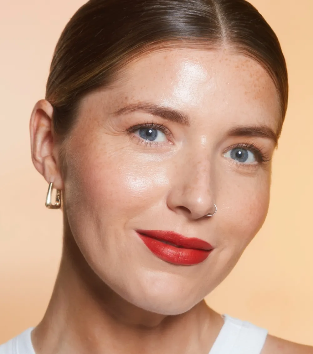 Revolution - Barra de labios satinada Lip Allure Soft Satin - CEO Brick Red>Makeup Revolution Outlet