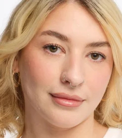 Revolution - Base de maquillaje Skin Silk Serum Foundation - F0.2><noscript><img width=