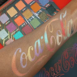 Revolution - *Coca Cola* - Paleta de sombras><noscript><img width=