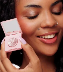 Sombra de ojos con glitter - Guilty Pleasure><noscript><img width=