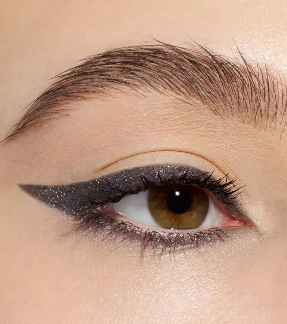 Sombra de ojos en stick Blend & Line - 05: Diamonds in the Sky>essence Outlet