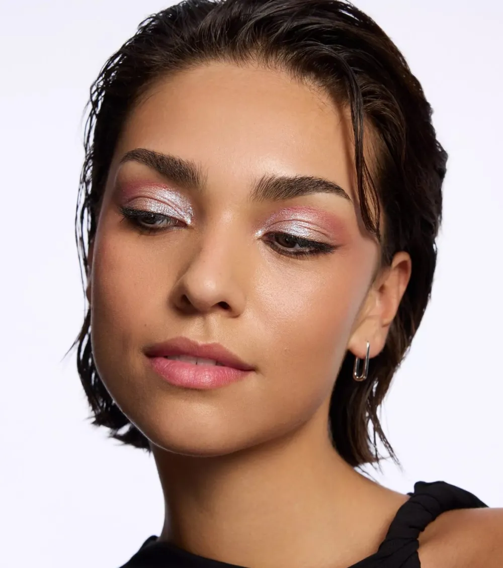 Sombra de ojos líquida Space Glam Chrome - 010: Milky Way>Catrice Outlet