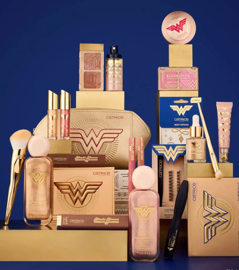 *Wonder Woman* - Brillo de labios Shimmer Lip Glaze - 010: Believe In Wonder>Catrice Best